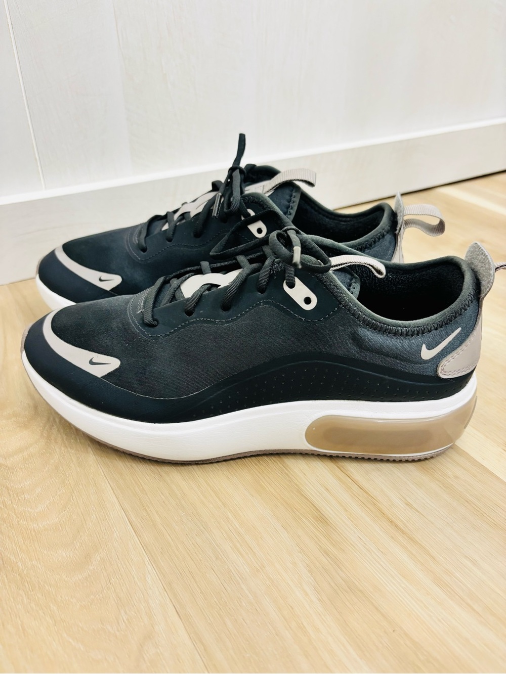 Nike Air Max Dia 'Black Pumice' Off Noir Sneakers Size 8 EUC